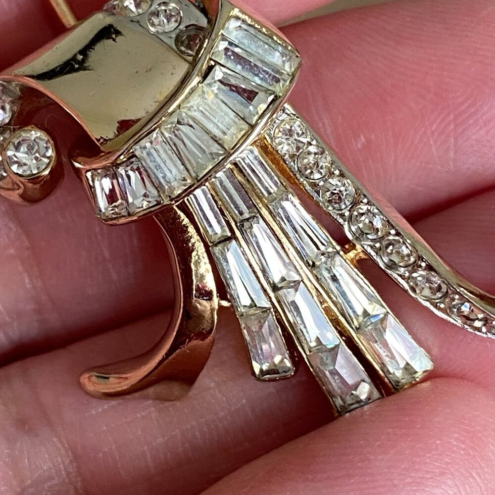 Hallmark and Patent Number - Art Deco 1930s Coro Duette Fur Clip Brooch